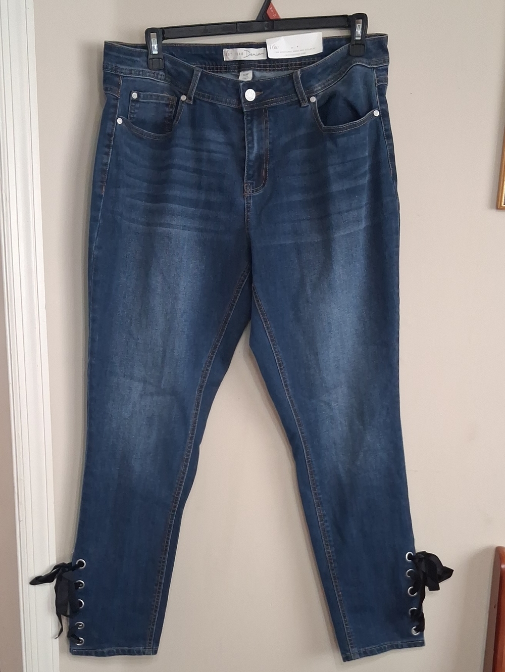 High-Rise Dark Blue Women's Jeans with Lace-Up Hem